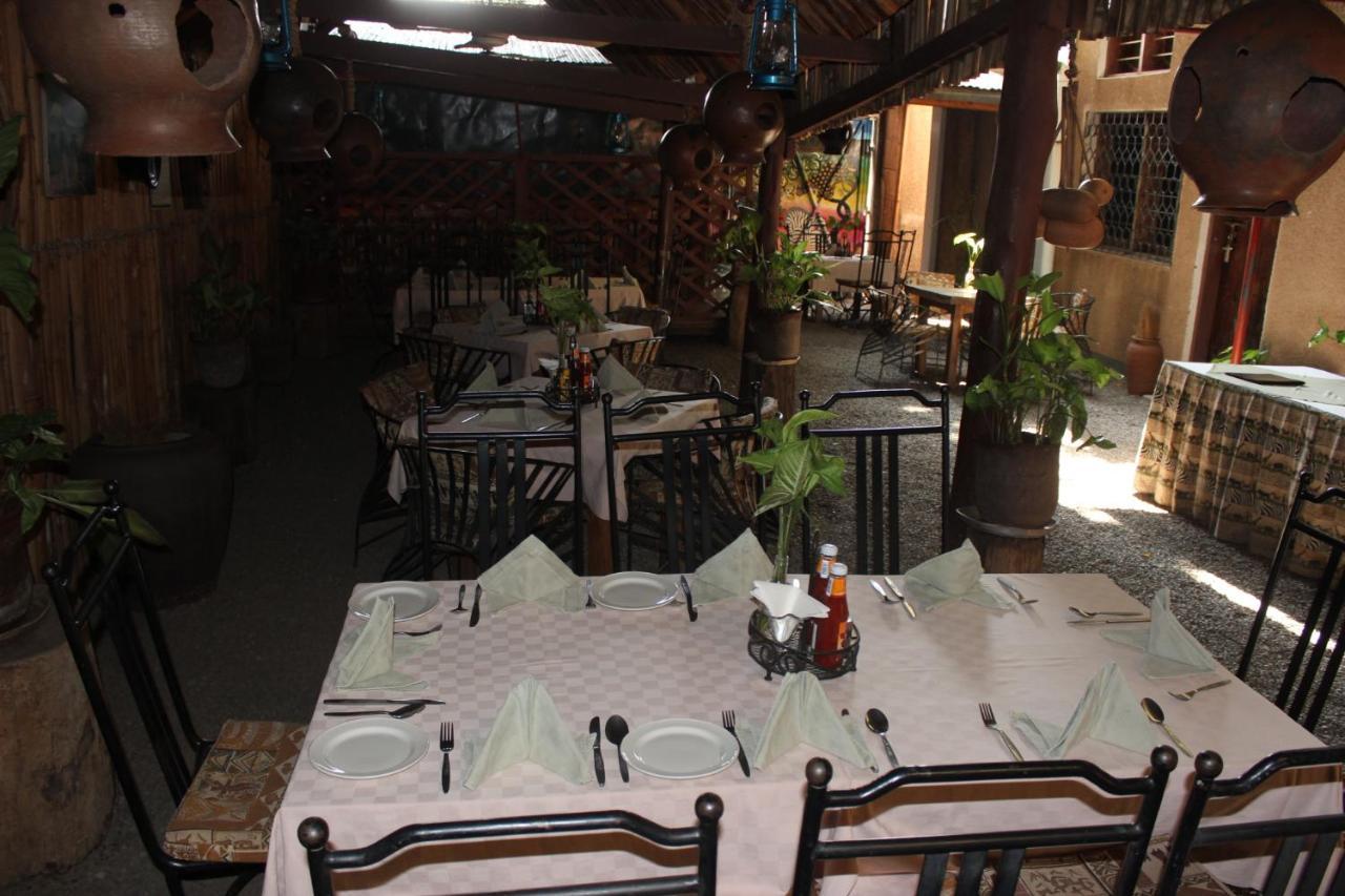 מושי Kindoroko Hotel מראה חיצוני תמונה